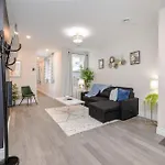 Modern 2Br Condo With Pet Friendly - Near University